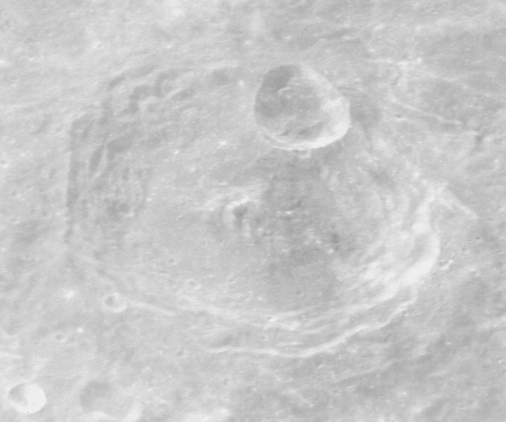 File:Hahn crater AS16-P-5587.jpg