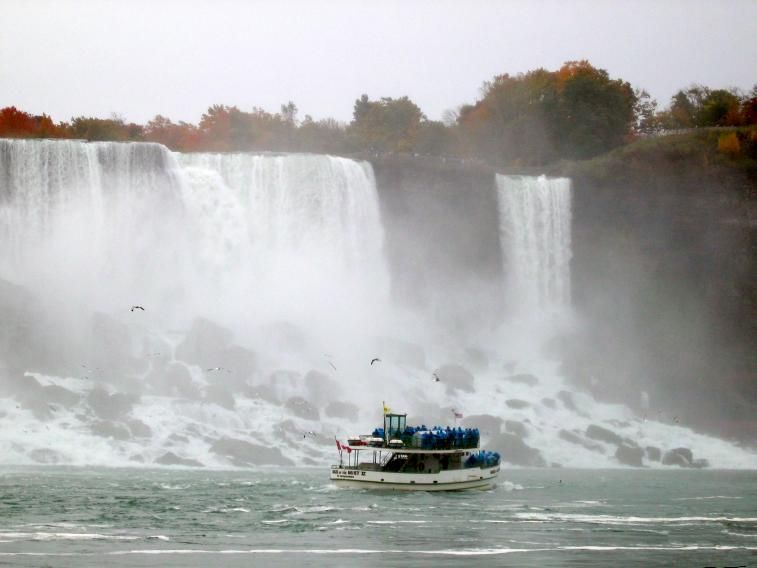 File:Maid-of-the-mist.jpg