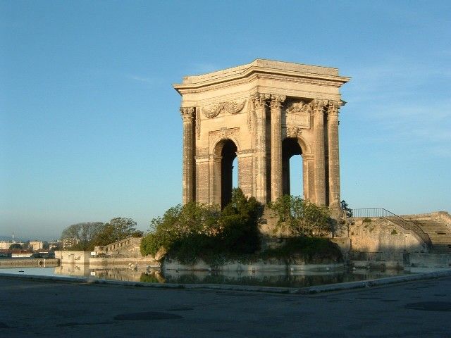 File:Pavillon Peyrou.jpg