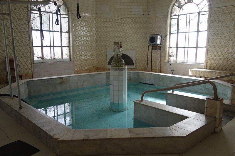 File:Tskaltubo - Bathhouse Nr. 7 pool area.jpg