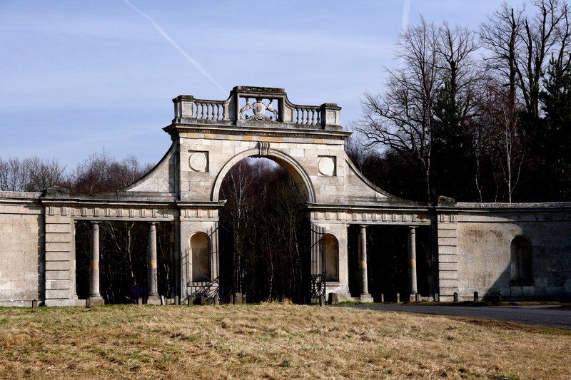 File:Apleyhead Lodge - geograph.org.uk - 3351415.jpg