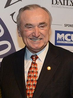 File:Hometown Heroes Awards (12211357524) (William Bratton1).jpg