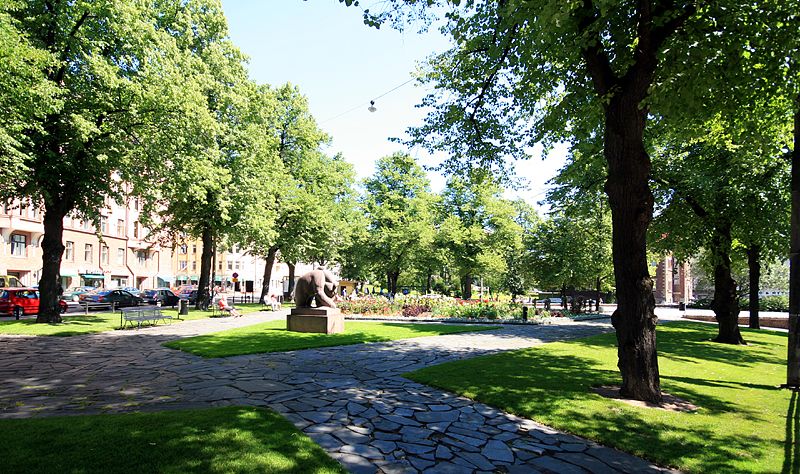 File:Karhupuisto Helsinki.jpg