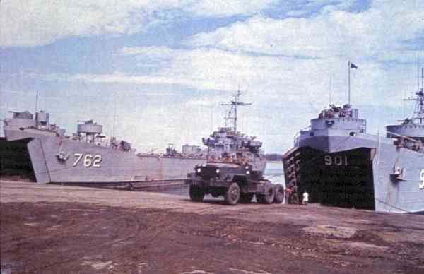 File:LST-762 and LST-901.jpg