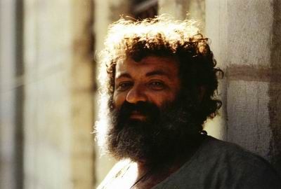 File:Menashe Kadishman.jpg