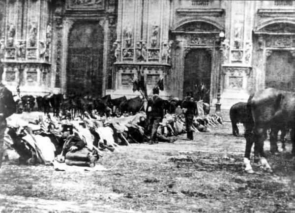 File:Moti 1898 Piazza Duomo.jpg