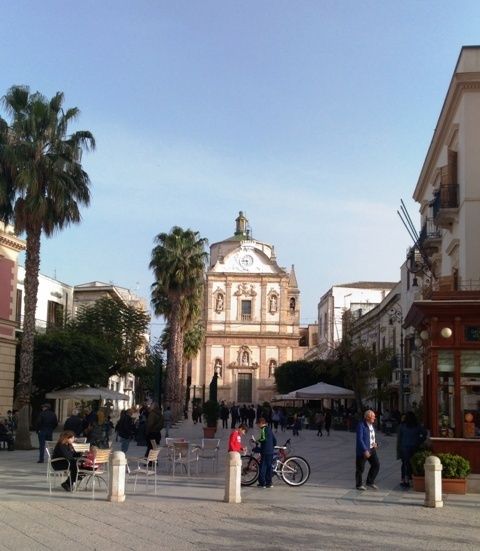 File:Piazza Ciullo; Alcamo.jpg