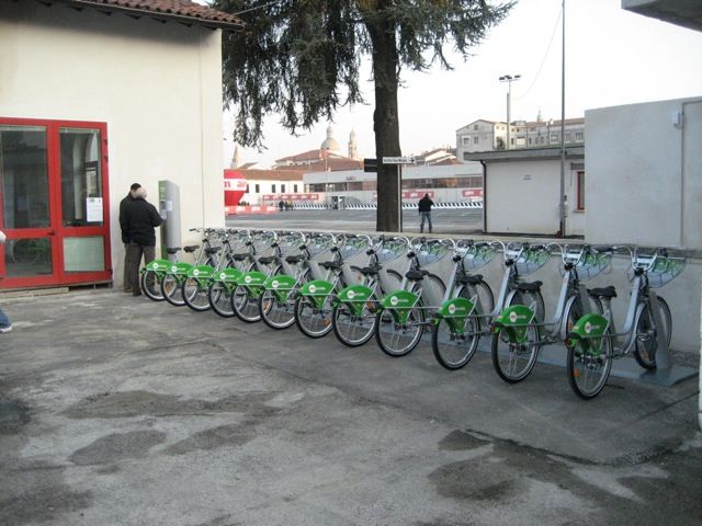 File:Vicenza Bike Sharing Scheme station.jpeg