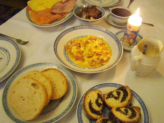 File:04493 Christmas breakfast in Sanok.jpg