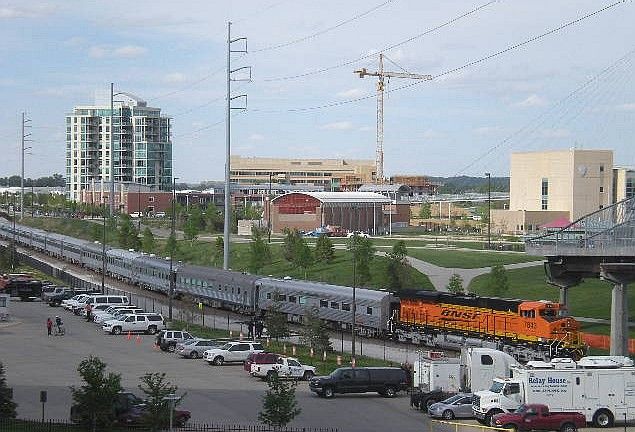 File:BNSF passenger train on Omaha's Riverfront142.jpg