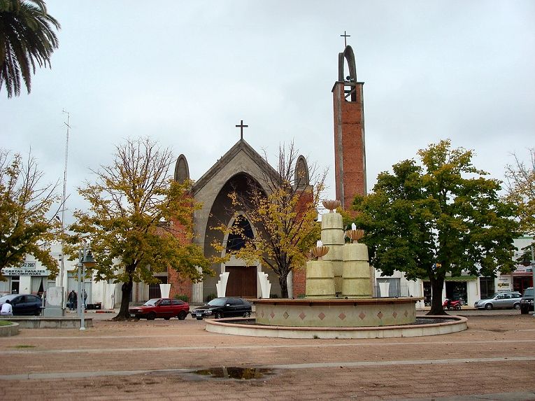 File:Central Square of Carmelo.jpg