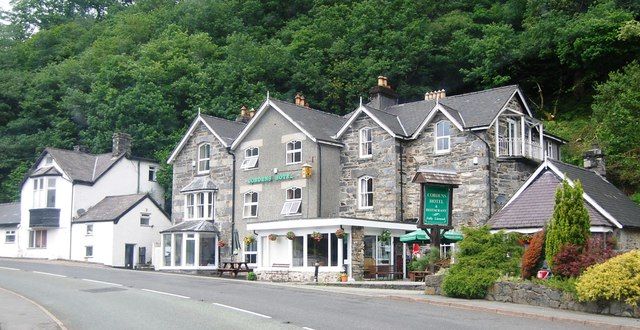 File:Cobdens Hotel (geograph 3183697).jpg