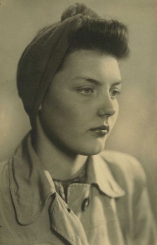 File:Cornelia Bosch, 17 jaar.jpg