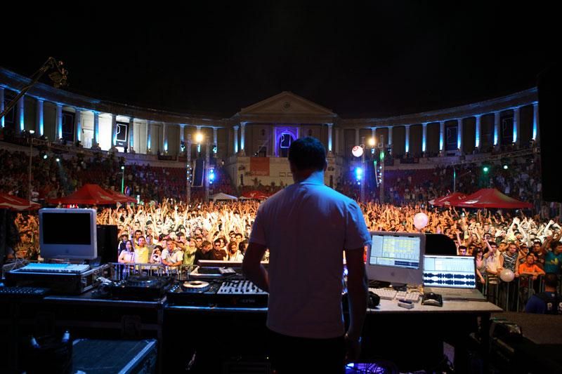 File:DJ Sasha (Arenele Romane, Bucharest, 2006).jpg