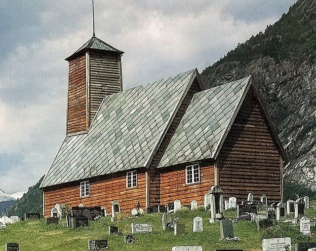 File:Gaupne gamle kirke.jpg