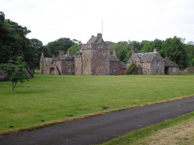 File:Hunterston castle.jpg