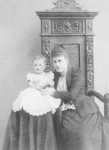 File:Maria pavlovna com a mãe.jpg