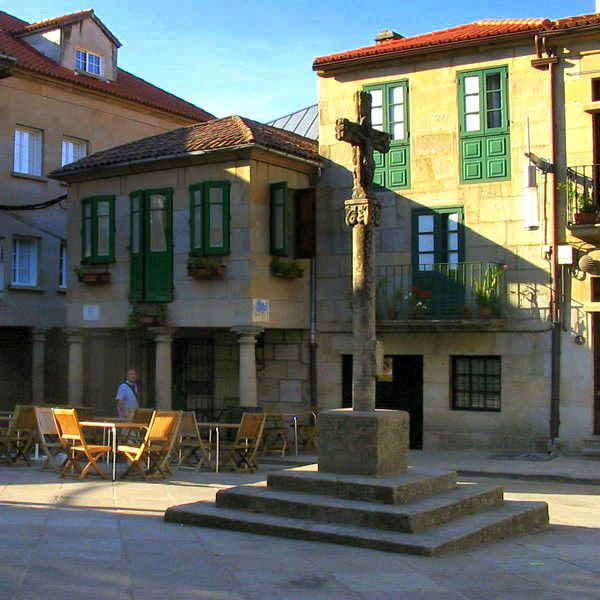 File:Praza da leña.Pontevedra.jpg