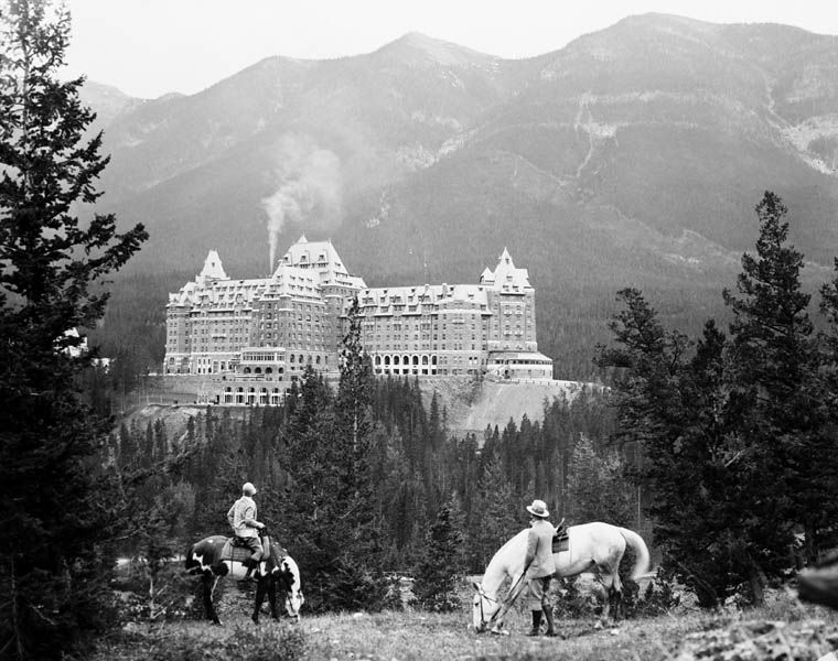 File:BanffSpringHotel1929.jpg