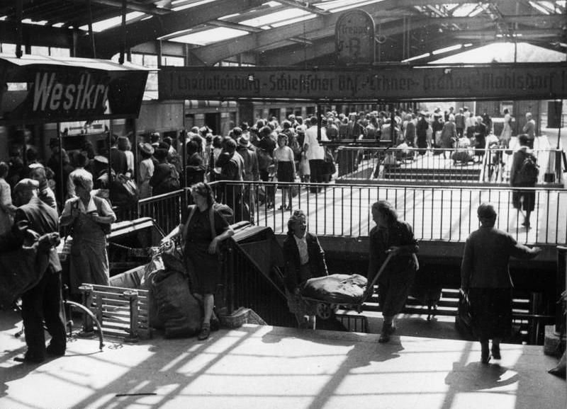 File:Bundesarchiv B 145 Bild-PU29077, Berlin, S-Bahnhof Westkreuz.jpg