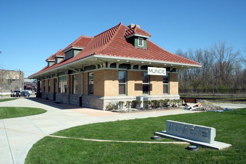 File:Former C&O depot, Muncie, Indiana.jpg