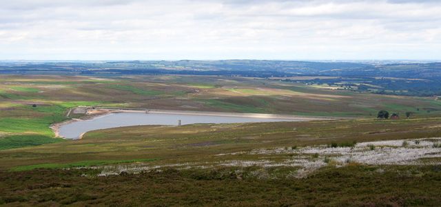 File:Hisehope Reservoir - geograph.org.uk - 32283.jpg