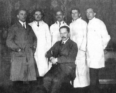 File:Marian Panczyszyn with colleagues.jpg