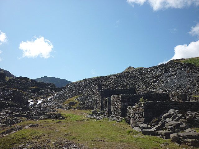 File:Old buildings, Greenburn Mine (geograph 2555621).jpg