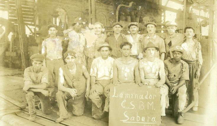 File:Trabalhadores da laminação na CSBM.jpg