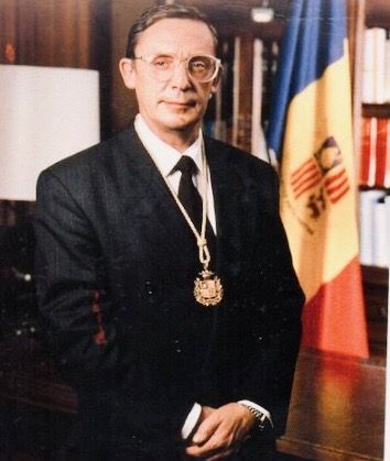 File:Òscar Ribas Reig, prime minister.jpg