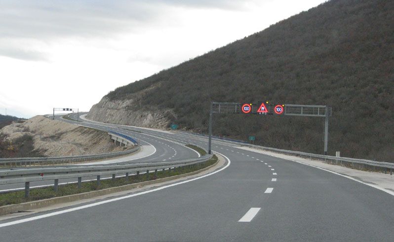 File:Autocesta A1 kod Trogira.jpg