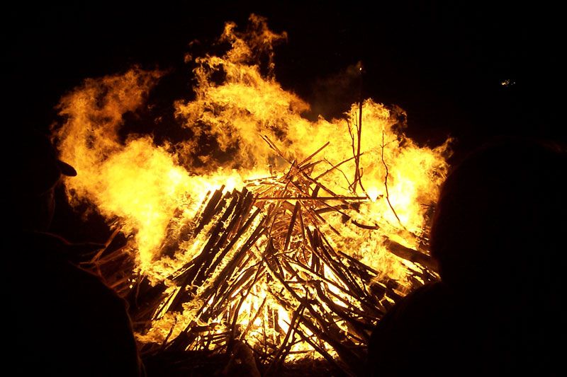 File:Bonfire4.jpg