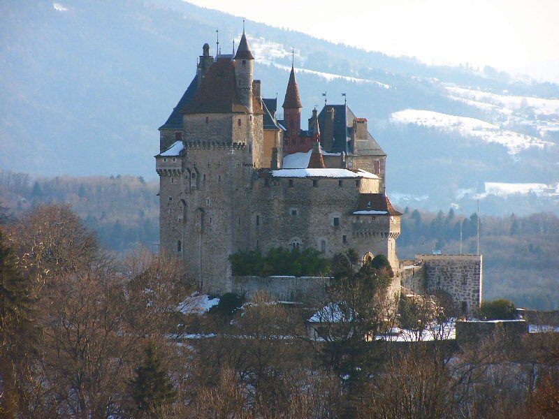 File:Château de Menthon-Saint-Bernard.jpg