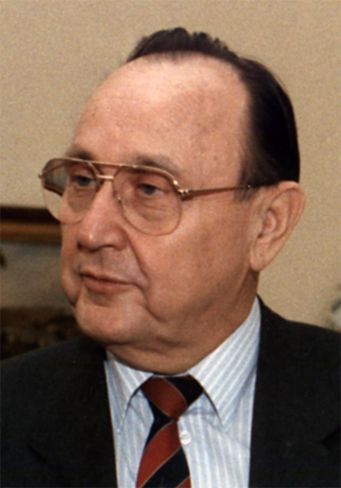 File:Hans-Dietrich Genscher (1989).jpg