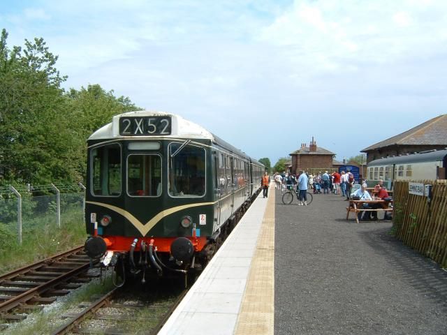 File:LeemingBarStation(PaulAllison)Mar2005.jpg