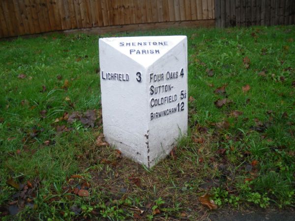 File:Milepost at SK 112 048.jpg