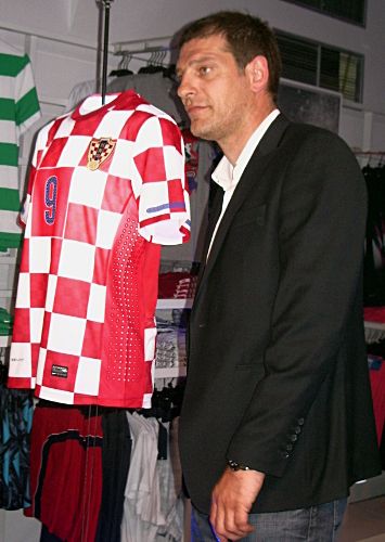 File:Slaven Bilic dres HNS 300410 1.jpg