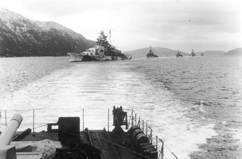 File:Bundesarchiv Bild 183-J19316, Norwegen, Schlachtschiff, Zerstörer.jpg