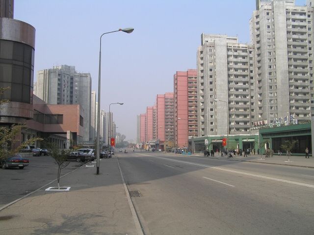 File:Changwang Street in Pyongyang.jpg