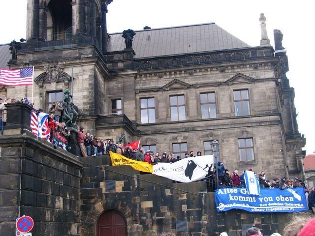 File:Dresden 130205 Gegenproteste.jpg