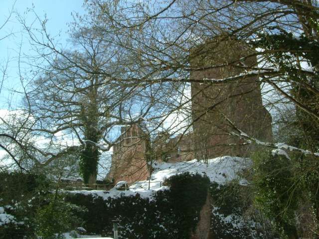 File:Henneburg im Winter 2006.jpg