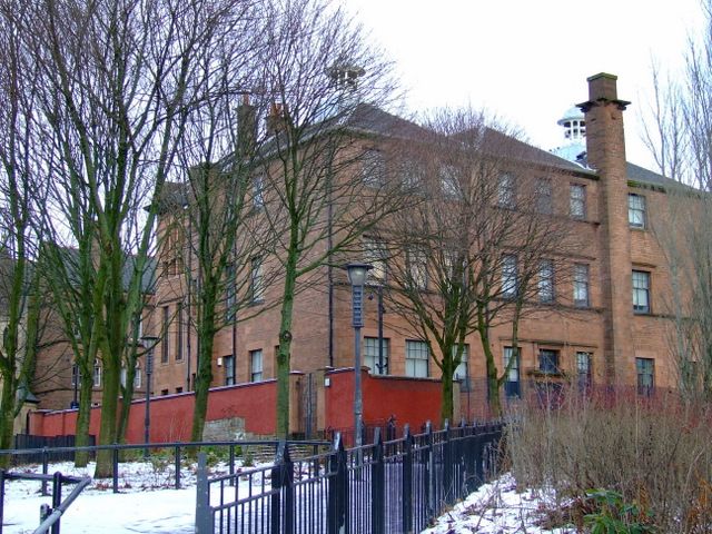 File:Martyrs School (geograph 2227373).jpg