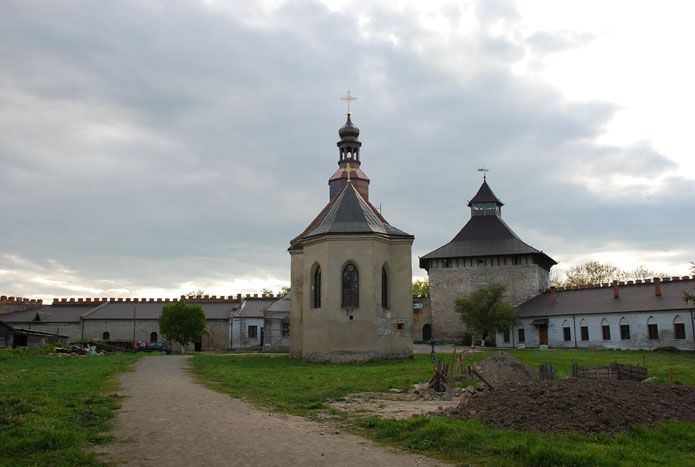 File:Medzhybizh castle-3.JPG