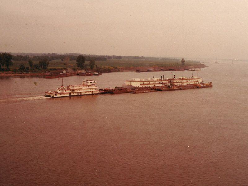 File:Motor Vessel Mississippi IV.jpg