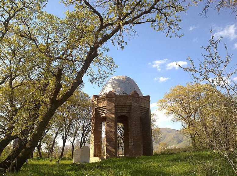 File:Mullah Mustafa Besarani shrine.jpg