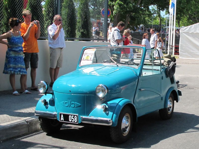 File:SeAZ car in Paernu.jpg