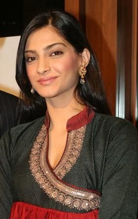 File:SonamKapoor.jpg