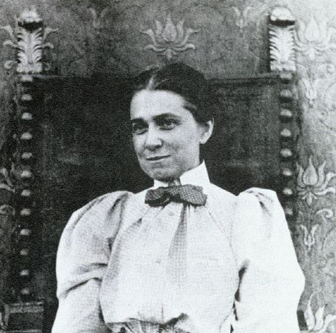 File:Anne L. Gregory (Van Briggle), 1900.JPG