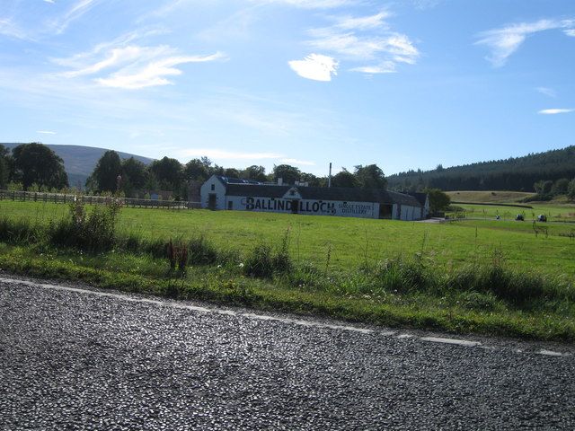 File:Ballindalloch Distillery - geograph.org.uk - 4697316.jpg