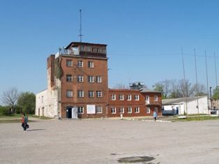 File:Devau main building 2006.JPG